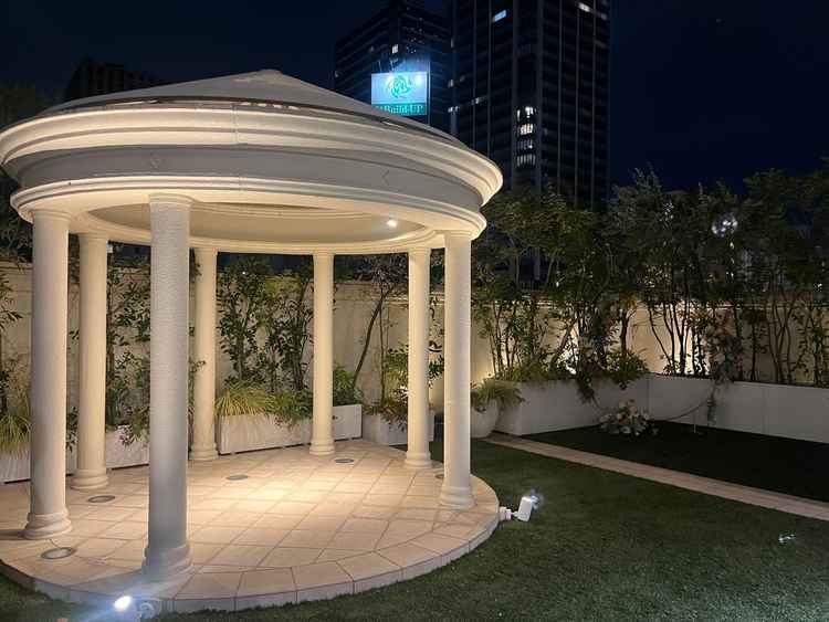 屋上のガーデンでは室内で出来ない演出が出来る新しい空間だった