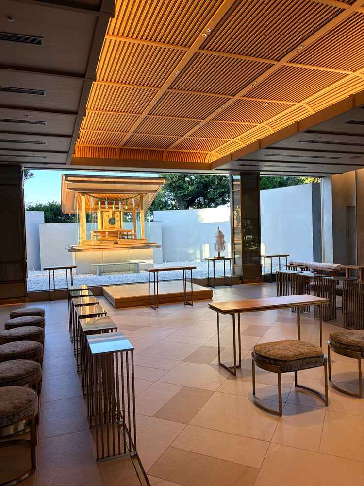 明治記念館にある儀式殿。こちらではウェディングドレスで明治神宮と同じ神前式を挙げられるそう