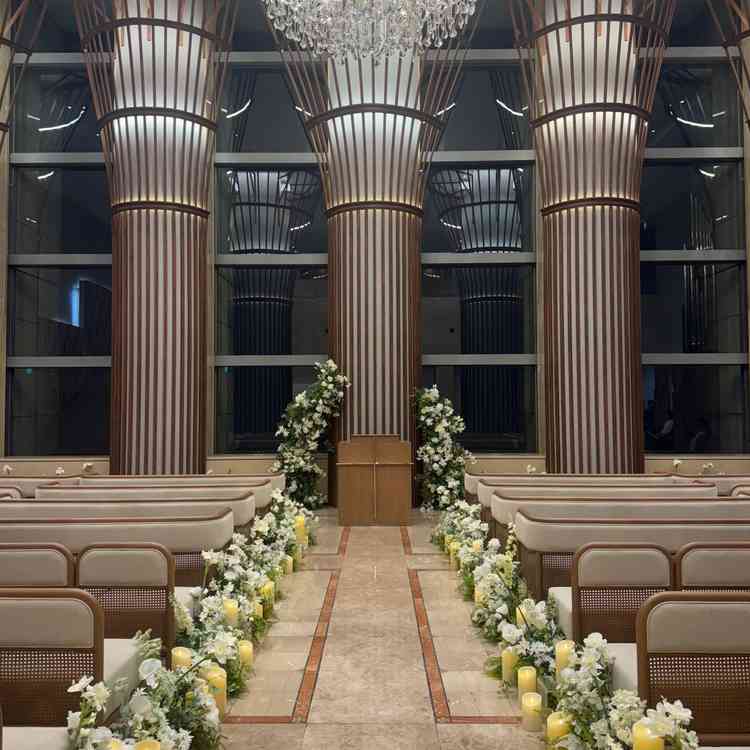 チャペルの写真です。17時半頃は真っ暗で、54階からの景色は全く見えませんでした。