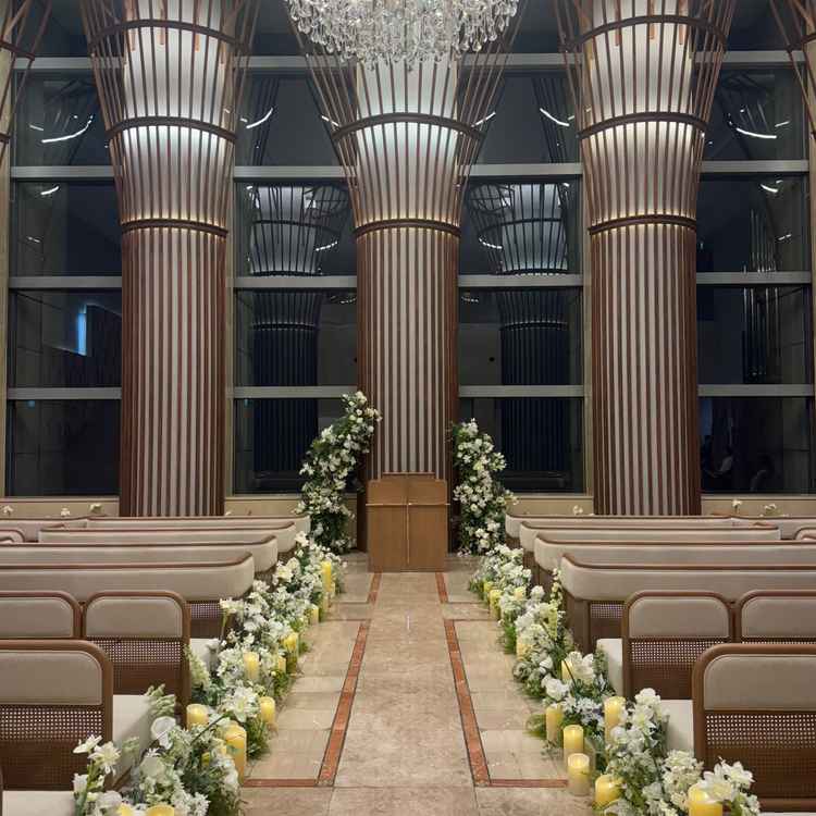 チャペルの写真です。17時半頃は真っ暗で、54階からの景色は全く見えませんでした。