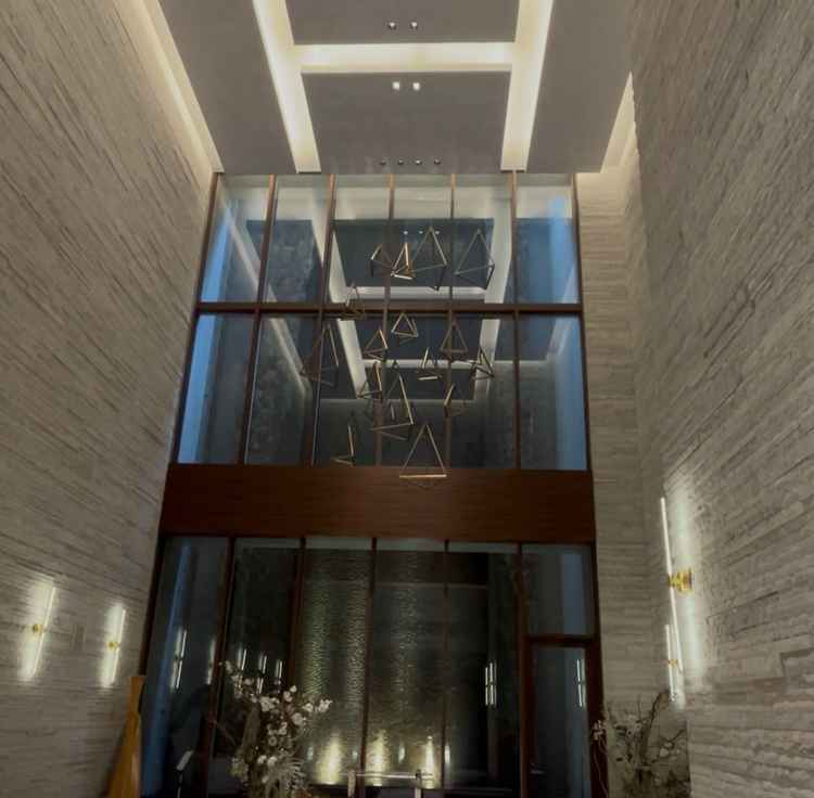 表参道一天井が高いチャペル