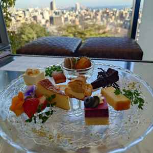 スイーツビュッフェに出てくるスイーツの試食