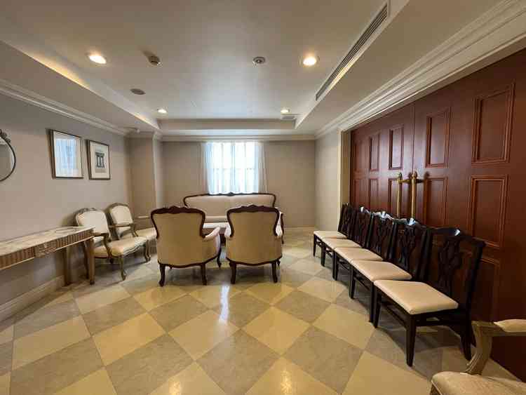 親族控室です。右側にある扉は開くそうです。両家対面に使えそうです。