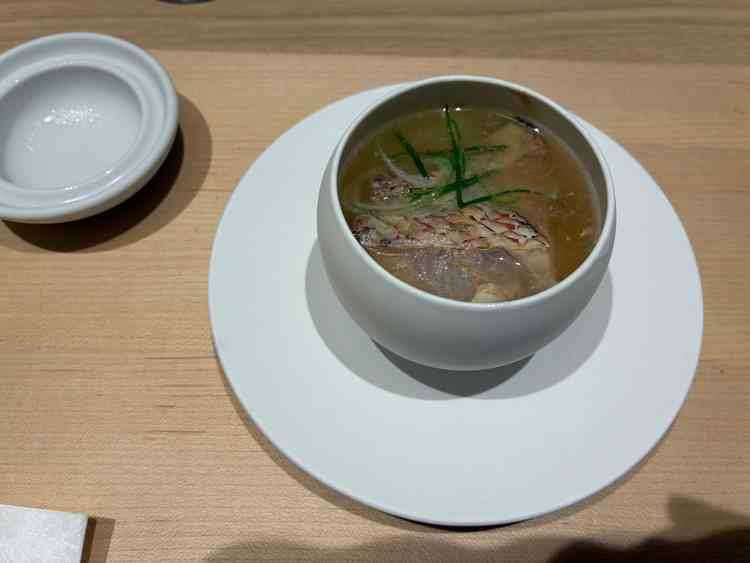 試食3品目の写真。鯛のお茶漬けであるが、絶品で美味しかった。食事が美味しいのも特徴と認識した。