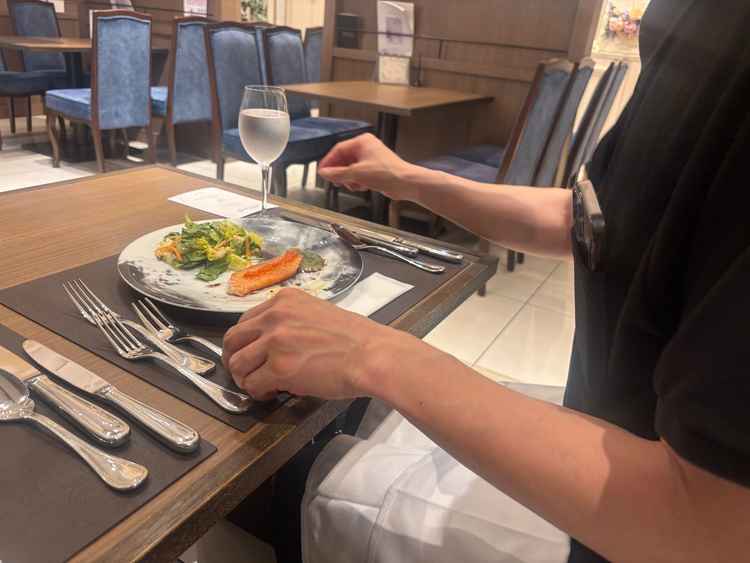 前菜のサーモンがとても美味しかったです。野菜も美味しかったです。
