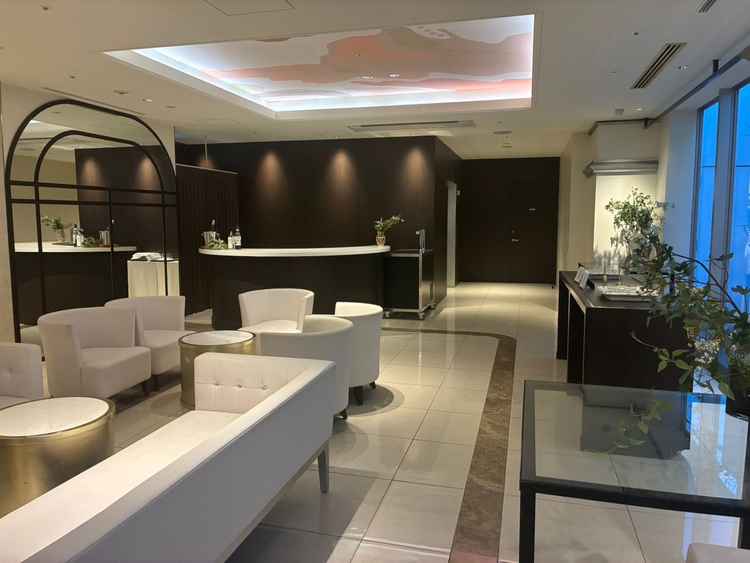 ゲストの控室、落ち着いた空間でゆったり過ごすことができそうです。親族は別のお部屋があります。