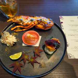 試食です。新郎、新婦1人ずつ試食のプレートを準備いただきました。フォアグラのお寿司が美味しかったです