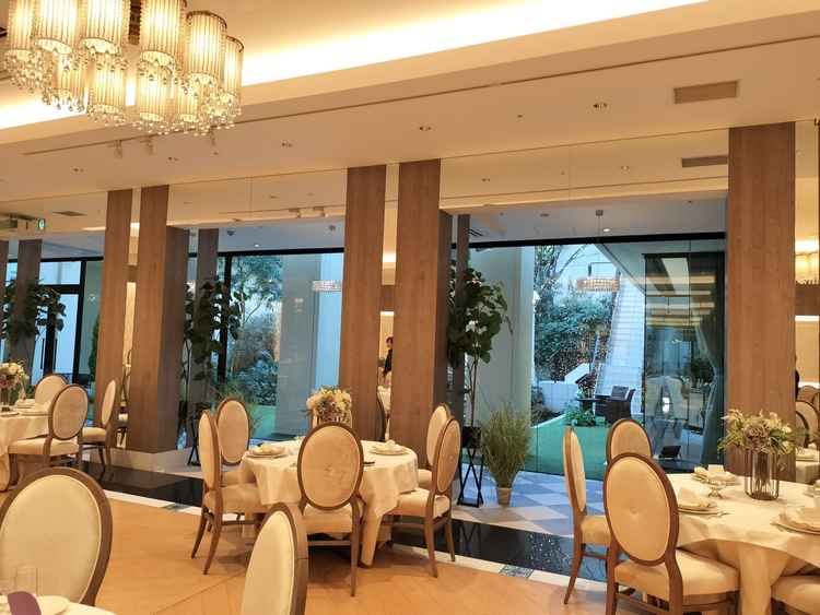 披露宴会場からもガーデンが見渡せる