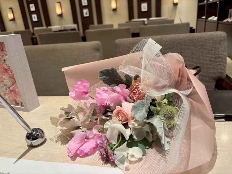 好きな色を事前に答えたため、好きな色の花束をいただけました。