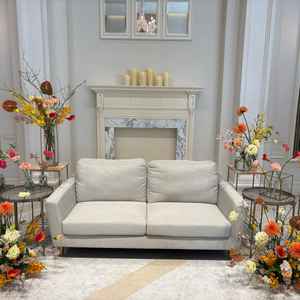 披露宴会場。椅子やテーブルクロスの色を自由に変更できる。