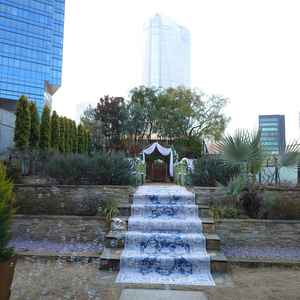 外のチャペル。想像よりも緑もあってアットホームな感じで可愛かった。