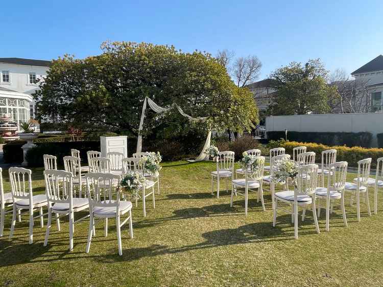 ガーデンウェディングもできるそうです。