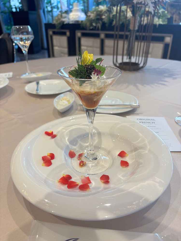 試食でいただいた前菜。混ぜて食べるスタイルで食べるまで味の想像がつかずワクワクした。