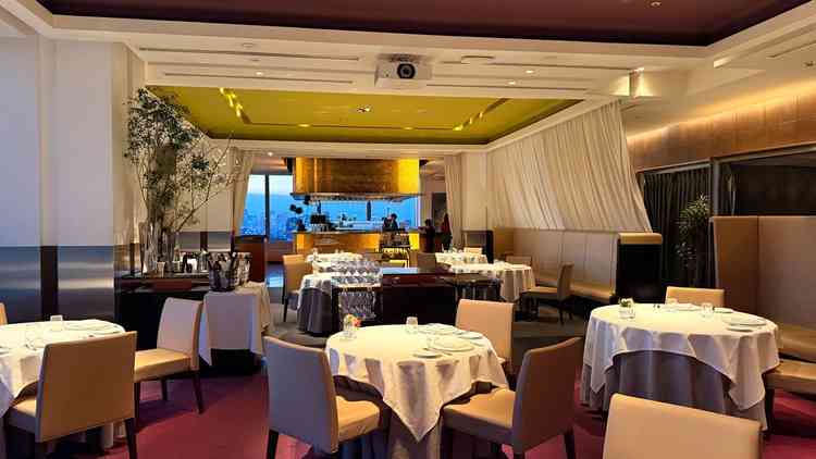 披露宴会場兼挙式エリア。the結婚式を求めていないカップルに最適だと感じました。