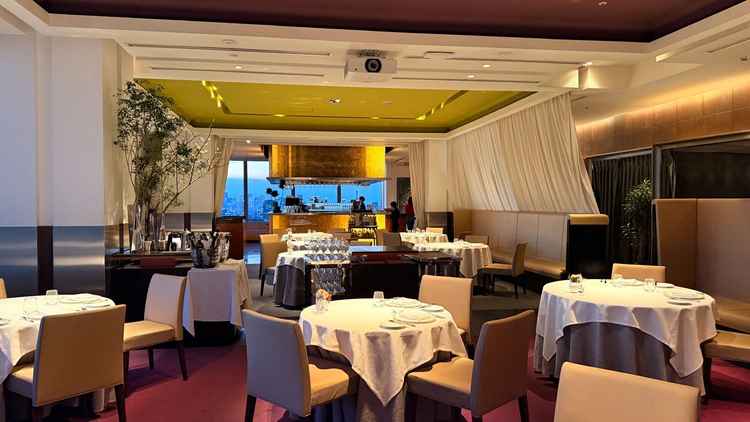 披露宴会場兼挙式エリア。the結婚式を求めていないカップルに最適だと感じました。