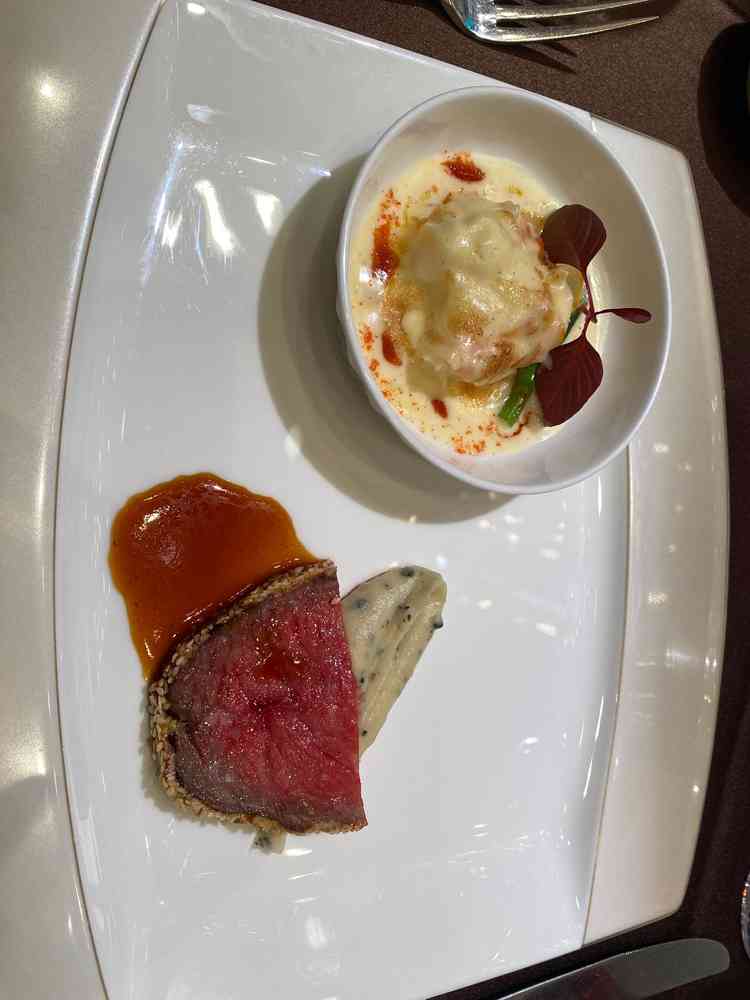 メインディッシュ試食　エビと真鯛のグラタン、和牛ロース