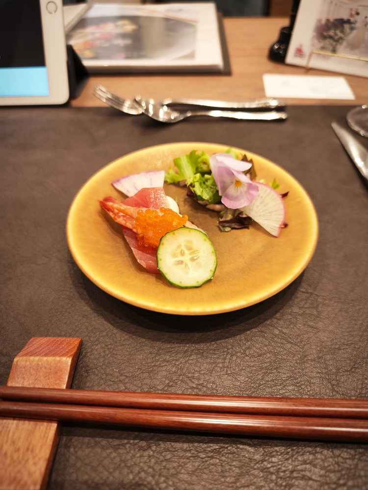 料理の試食。和フレンチなるものだったが、老若男女にウケがよさそう。