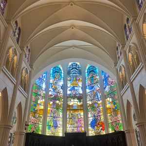 大聖堂。高さが最も都内であるらしく、迫力を感じました。この写真はライトアップされてるものですが暗くな