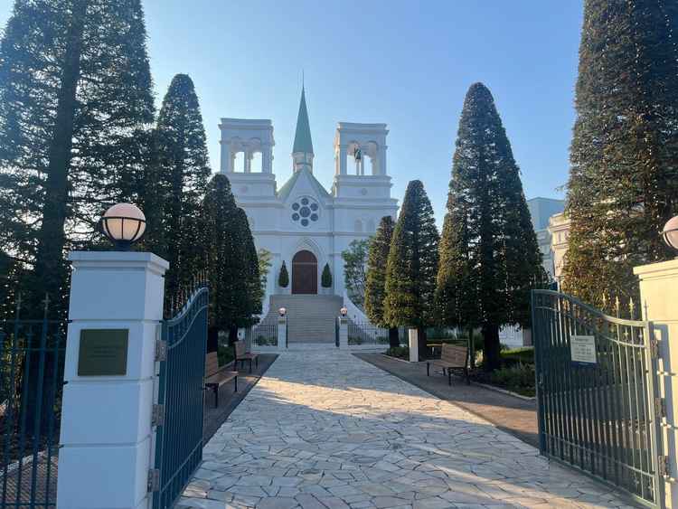 外観、正面入口から撮影した写真です