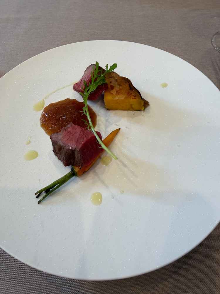 お肉は柔らかくシェフのこだわりを詳しく説明してくれたので理解しながら食べられた