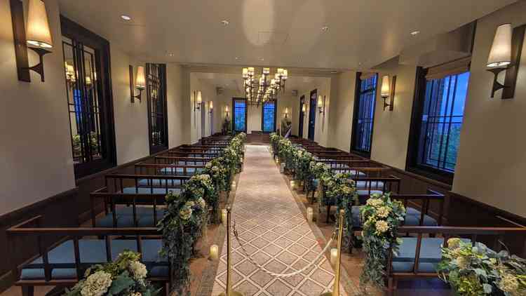 チャペルはデフォルトでも華やかでした。