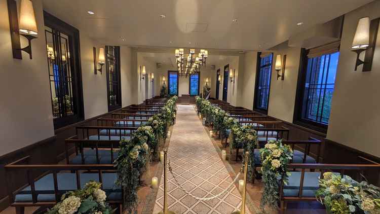 チャペルはデフォルトでも華やかでした。