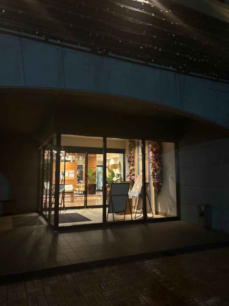 入り口です。入り口にたくさんのお花などの飾り付けがされており素敵でした