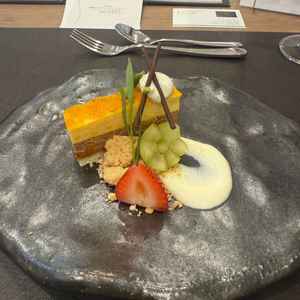 みかんとアールグレイのケーキ。初めての組み合わせでしたが、結構合います。ただ、濃いです。