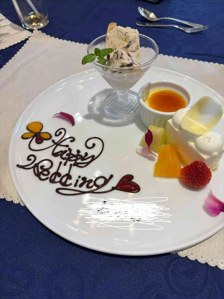 名前付きでデザートが出てきた。