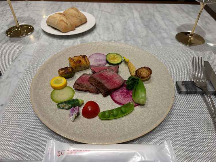 お料理の試食をさせていただきました。お肉が柔らかく美味しかったです。