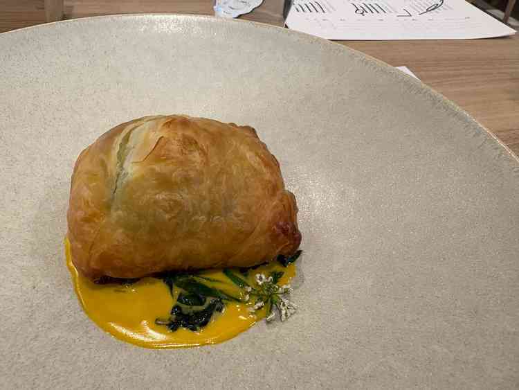 試食の魚料理はパイで包まれておりとてもおいしかったです。プランアップを検討しました。