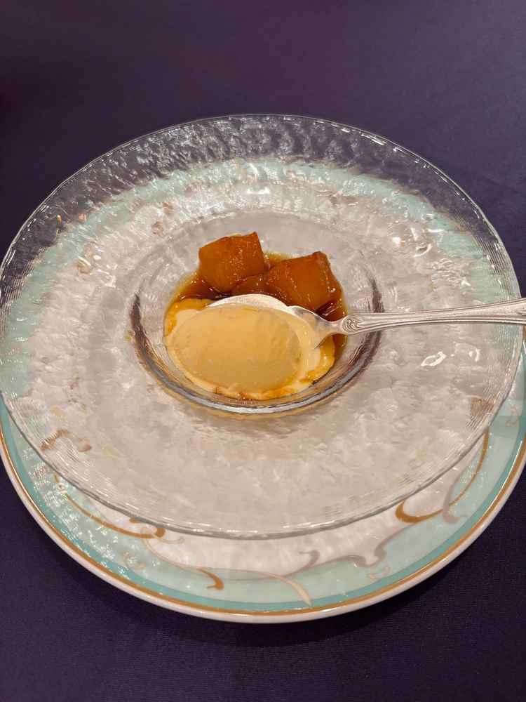 試食会でいただいた、デザートの写真です。フランベの演出を楽しむことができました。