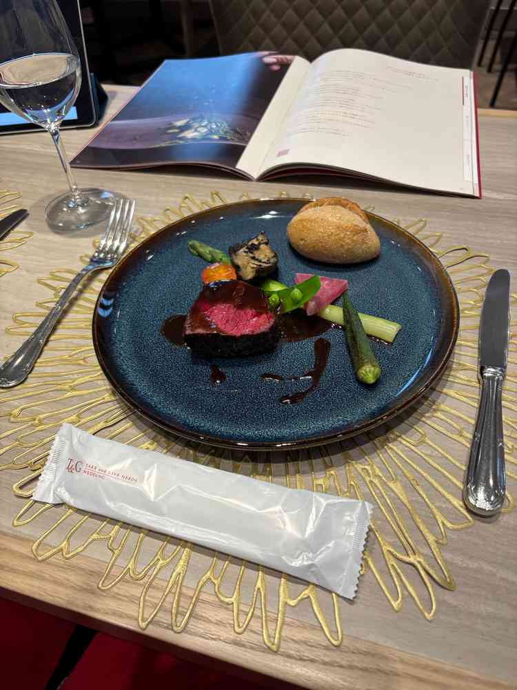 試食、肉は硬い印象であった。野菜はこだわっているようで美味しかった。