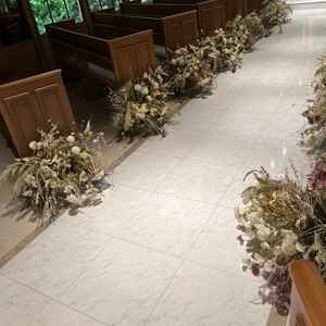 テラスの椅子です。座るところが硬そうでしたがクッションを置くこともできるみたいですので痛く思います。