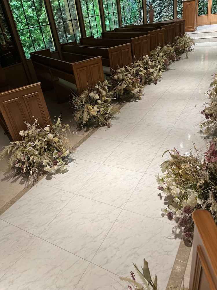 テラスの椅子です。座るところが硬そうでしたがクッションを置くこともできるみたいですので痛く思います。