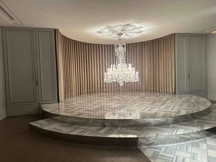 チャペルのシャンデリア