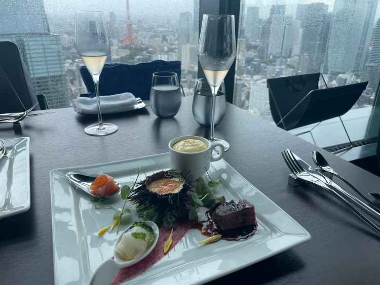 試食。料理はとてもおいしかった。