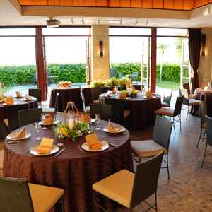 30人から40人の時の式場。晴れればとても素敵だと感じた