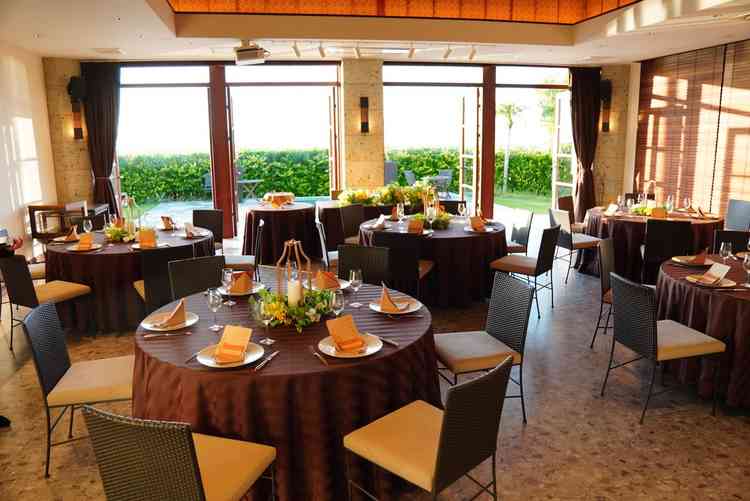 30人から40人の時の式場。晴れればとても素敵だと感じた