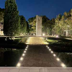 お庭も広い！ここでフラワーシャワーをすると写真映えすると思いました。