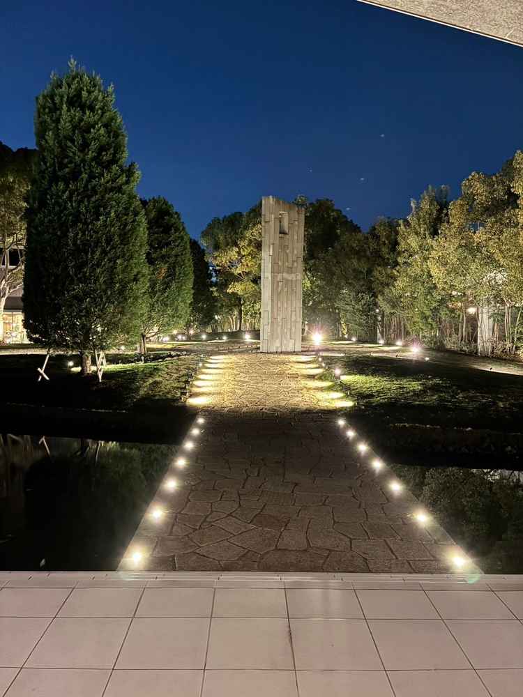 お庭も広い！ここでフラワーシャワーをすると写真映えすると思いました。