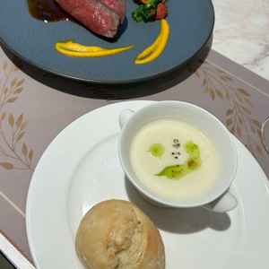 食材や調理方法にこだわりがあり、シーズナルで内容が変わるも魅力。