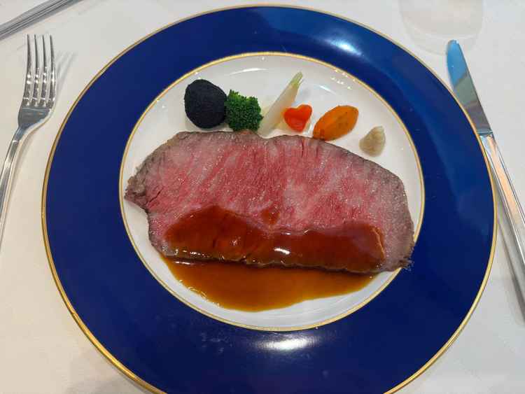 試食のローストビーフ。