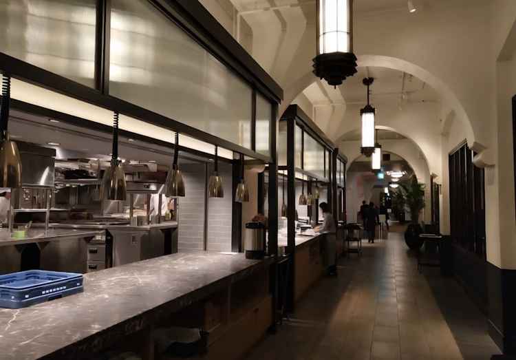 式場に移動する際のアーチ状の廊下