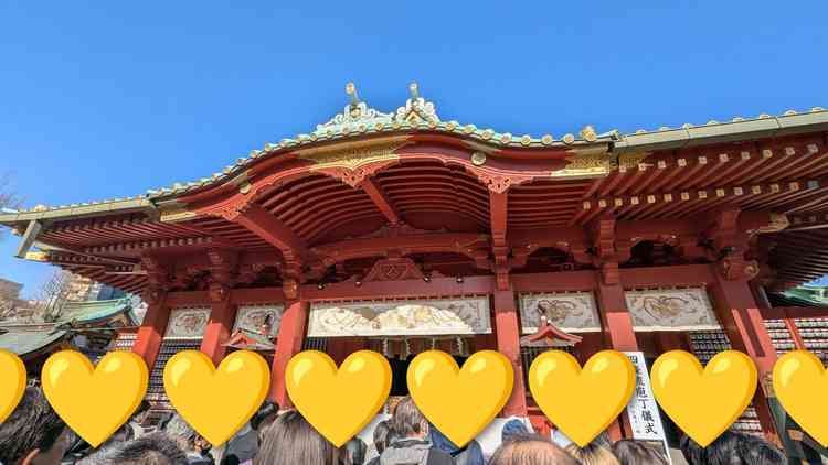 本殿。初詣の人であふれてました。