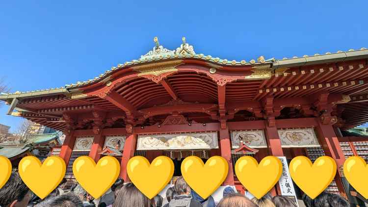 本殿。初詣の人であふれてました。