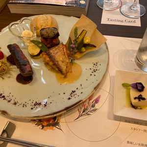 牛ロースと真鯛のポワレが美味しかった。ワインの試飲もできました。