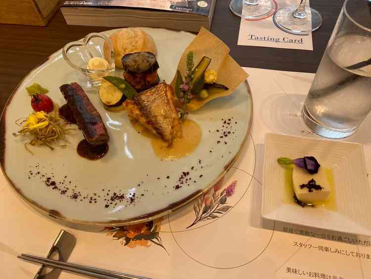 牛ロースと真鯛のポワレが美味しかった。ワインの試飲もできました。