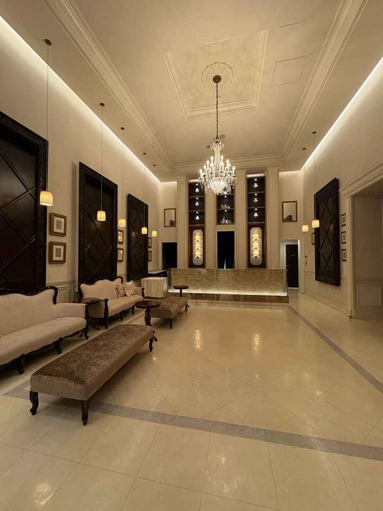 ウェルカムスペース、貸切のため飾り付けも可能、奥にトイレもある