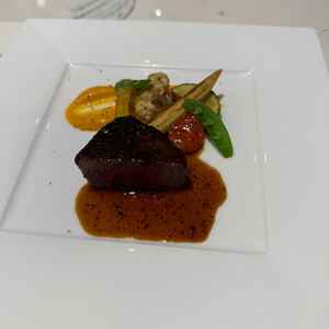 フルコースの肉料理